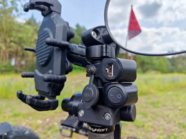 Dekers USB-laadija kolmerattalisele